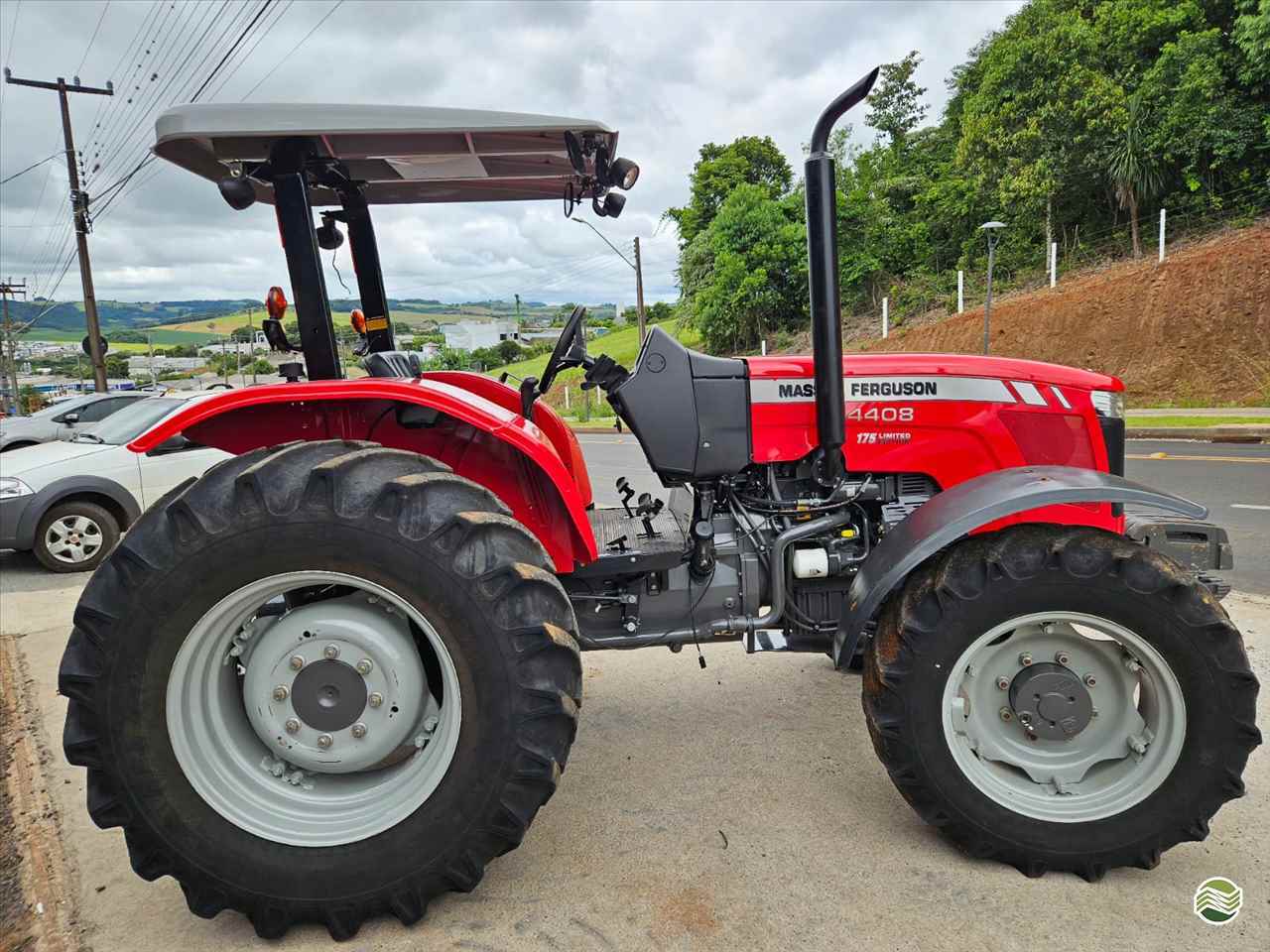 TRATOR MASSEY FERGUSON MF 4408 Tração 4x4 Pessette Máquinas Agrícolas CHOPINZINHO PARANÁ PR